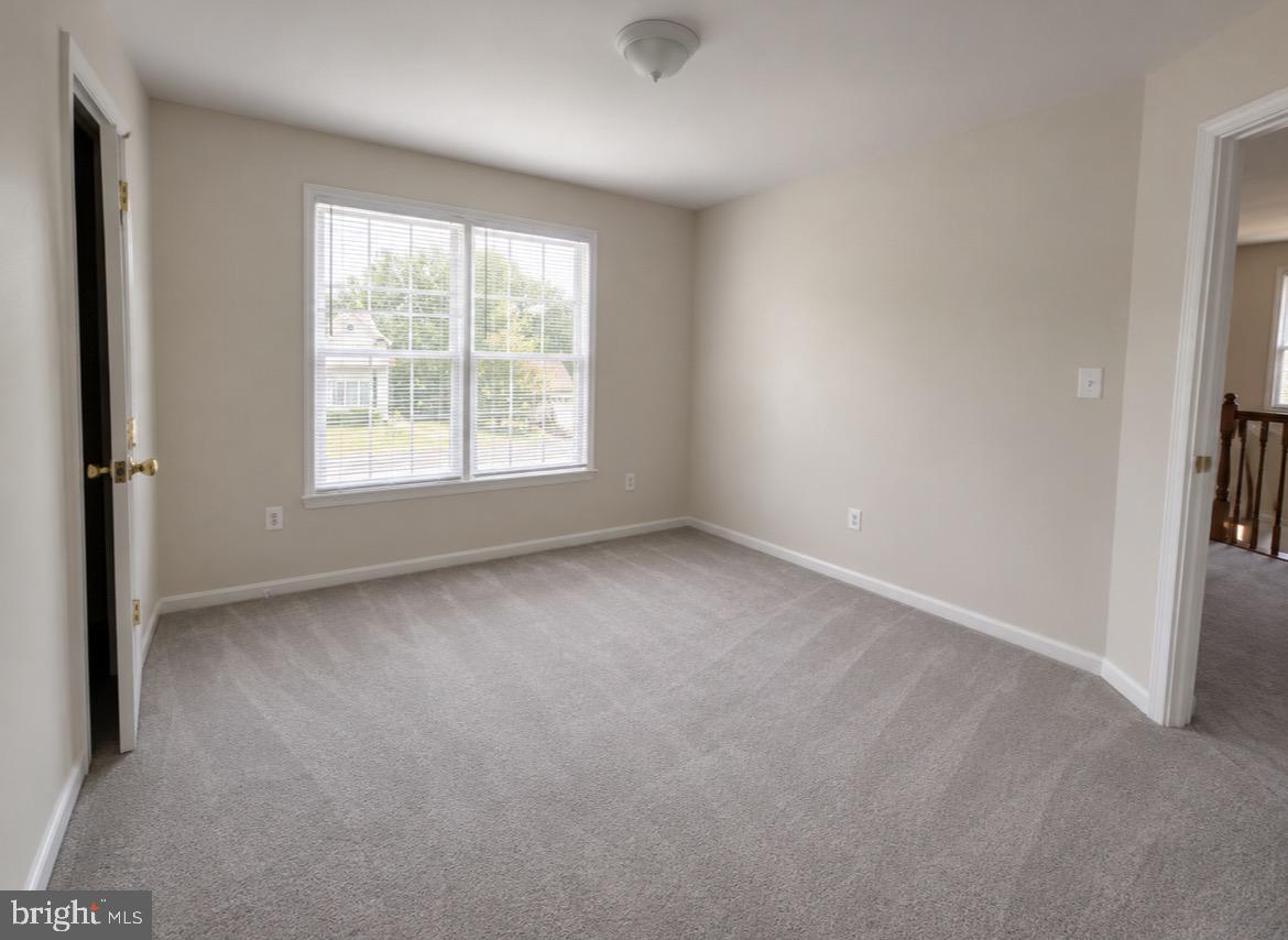 29 Palace Ln Property Photo 11