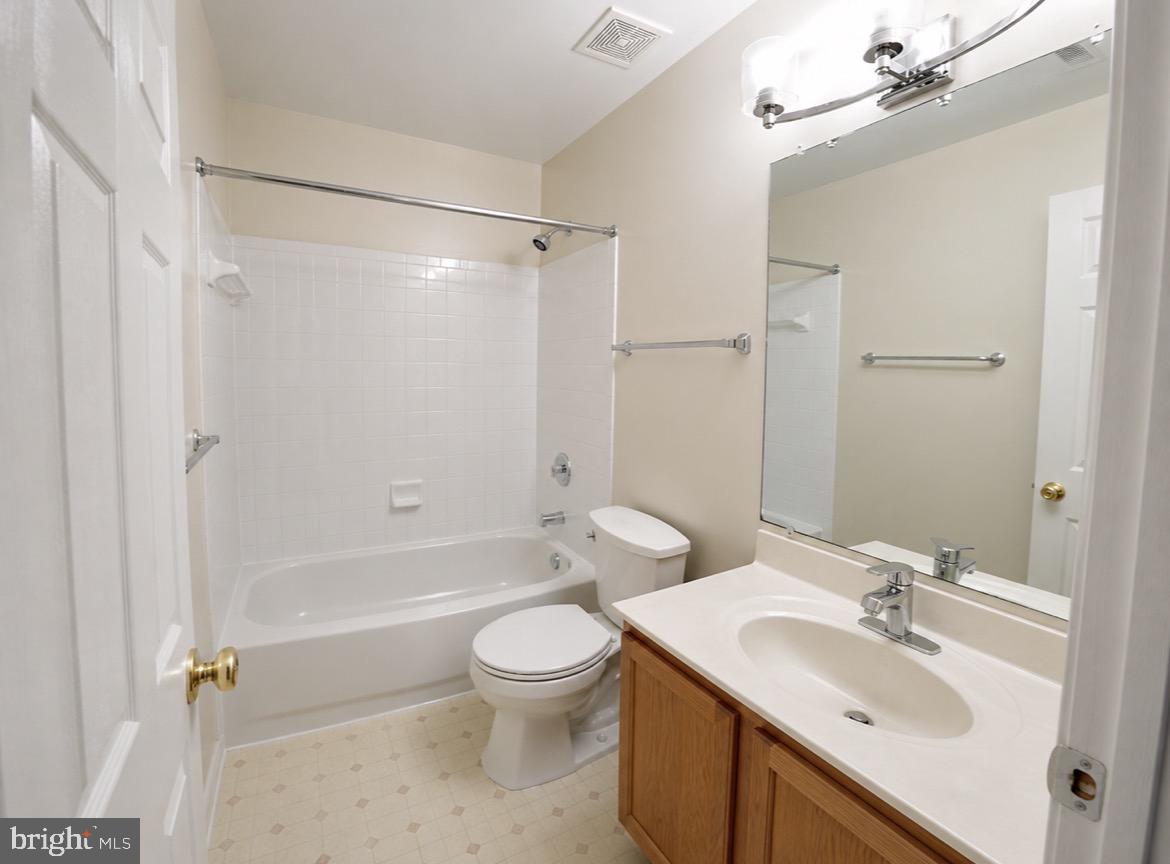 29 Palace Ln Property Photo 12