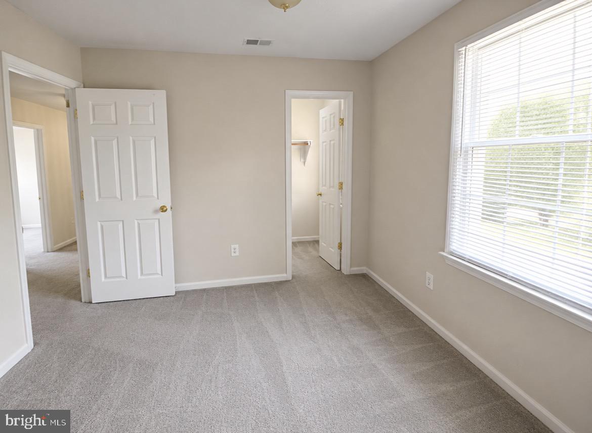 29 Palace Ln Property Photo 13