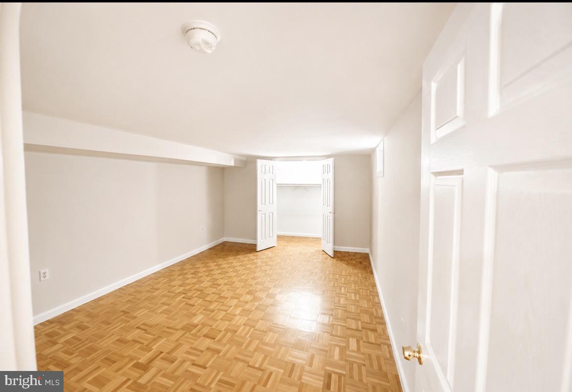 29 Palace Ln Property Photo 16