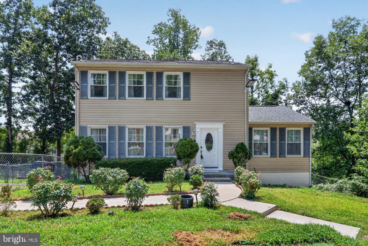 212 PEPPER TREE LN