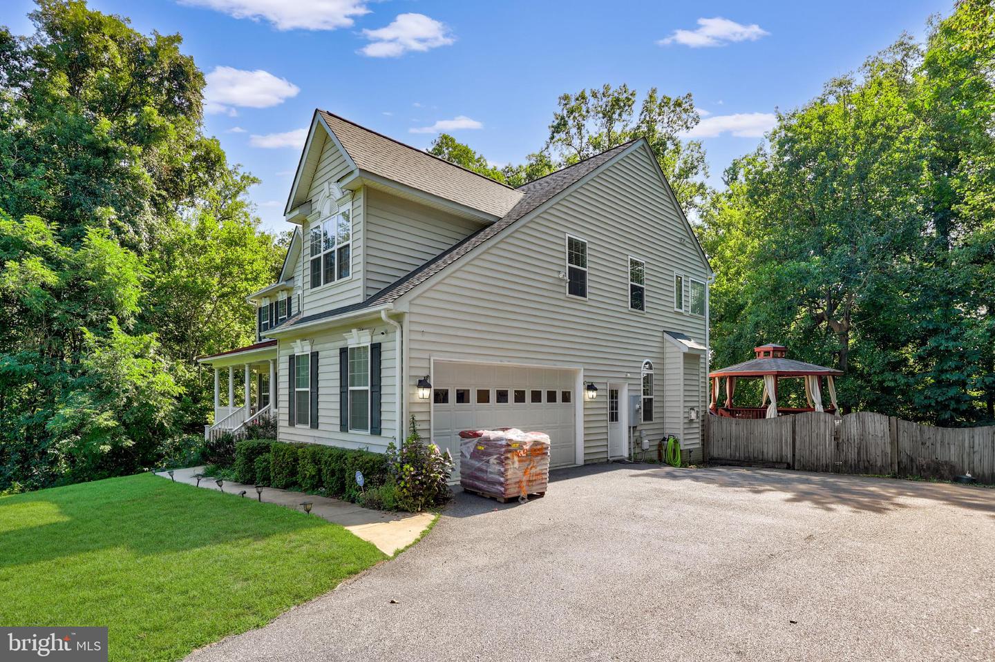 1 Rolling Brooke Ct Property Photo 2