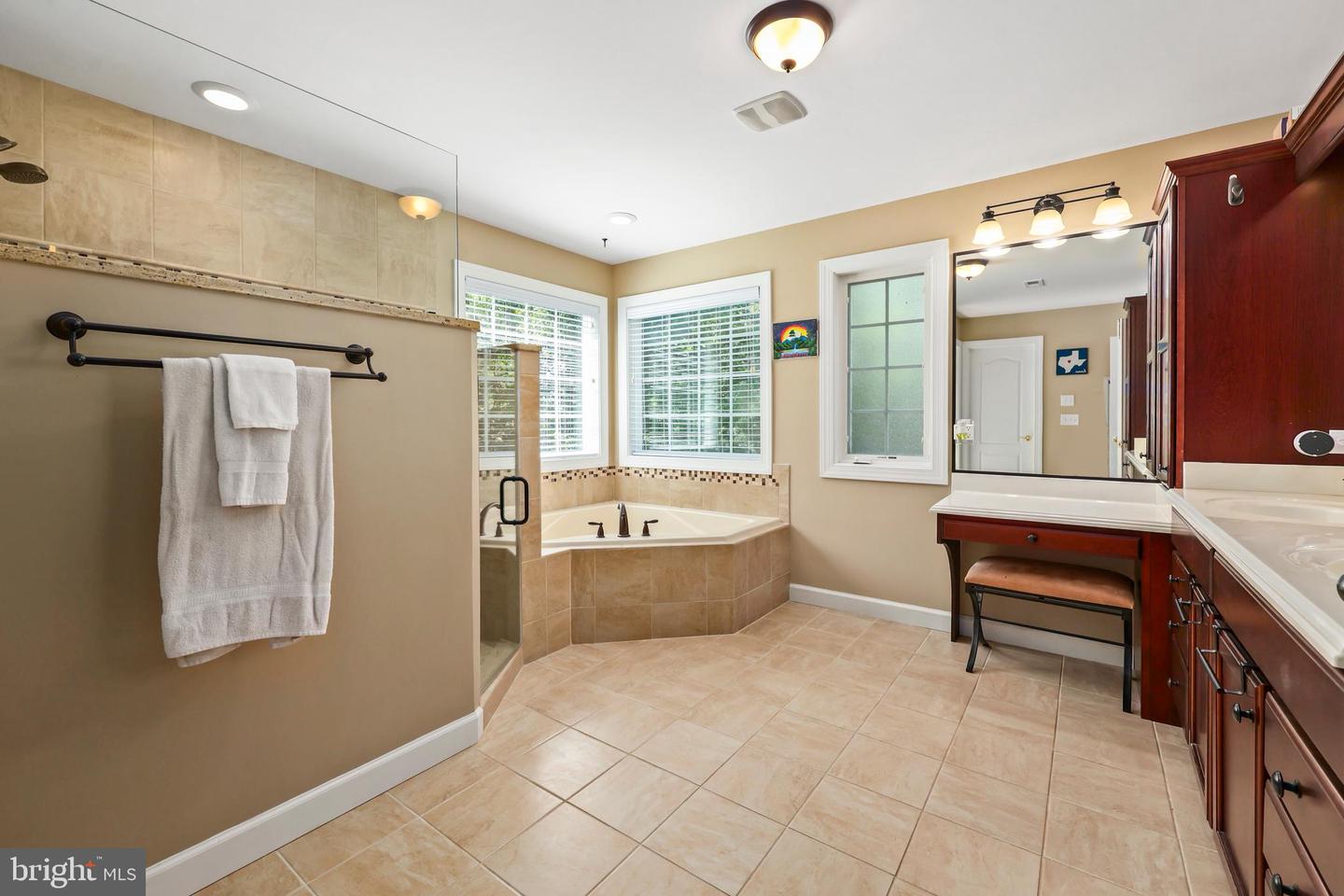 1 Rolling Brooke Ct Property Photo 23
