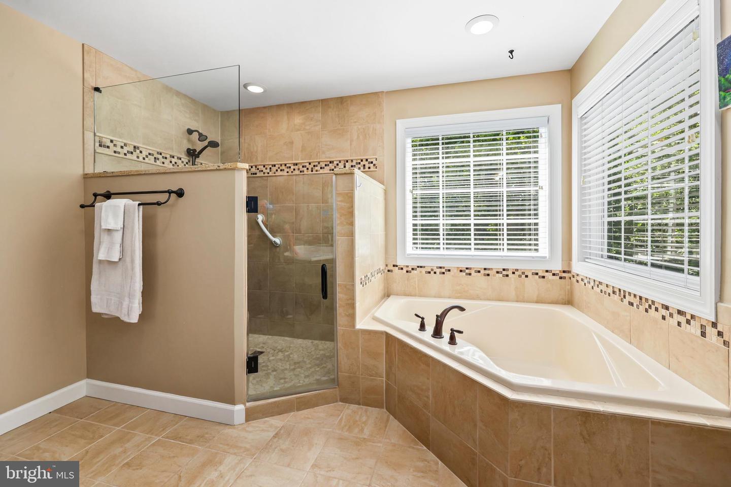 1 Rolling Brooke Ct Property Photo 24