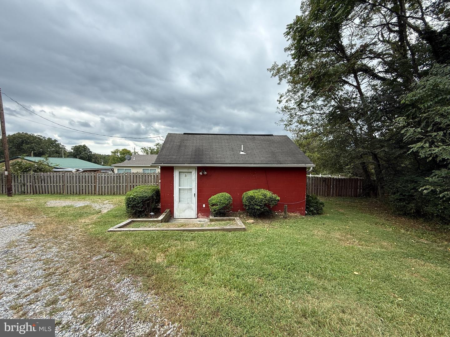 181 TRUSLOW RD #3 Property Photo 1