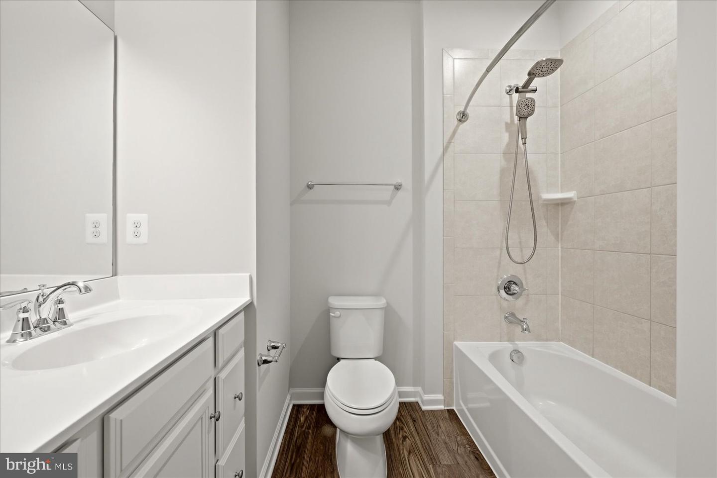 614 Streamview Dr Property Photo 9
