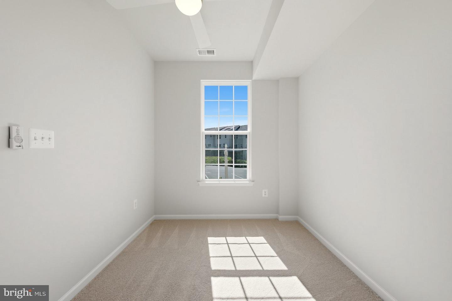 614 Streamview Dr Property Photo 13