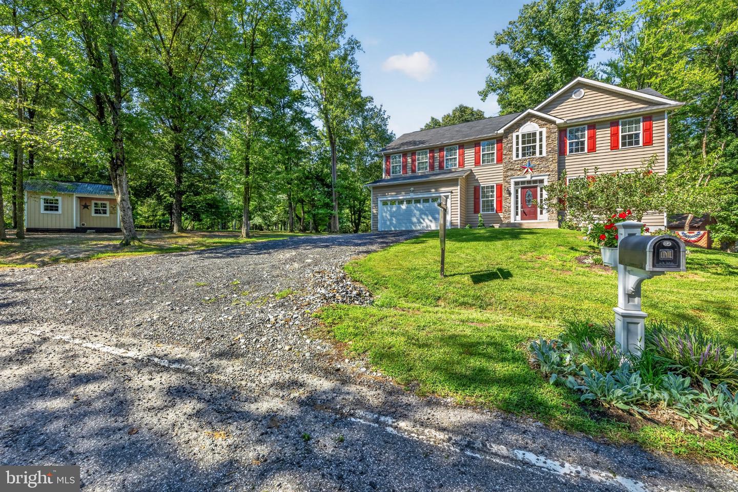 10 Pine View Ct Property Photo 2