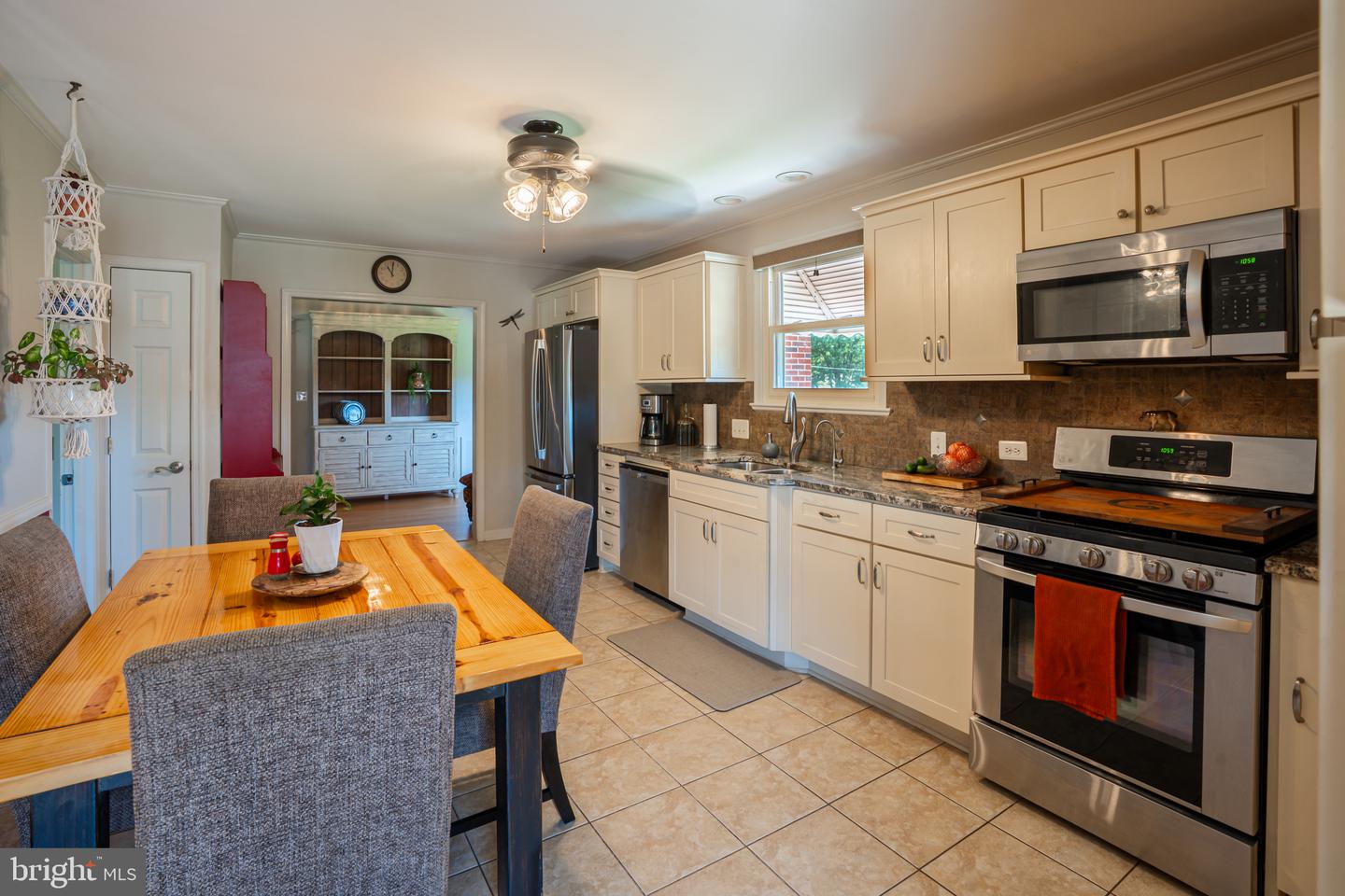 1236 Mountain View Rd Property Photo 4