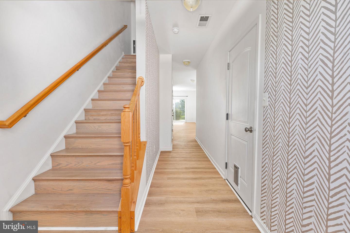 811 Carnaby St Property Photo 7