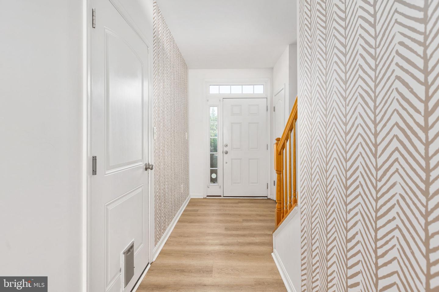 811 Carnaby St Property Photo 9