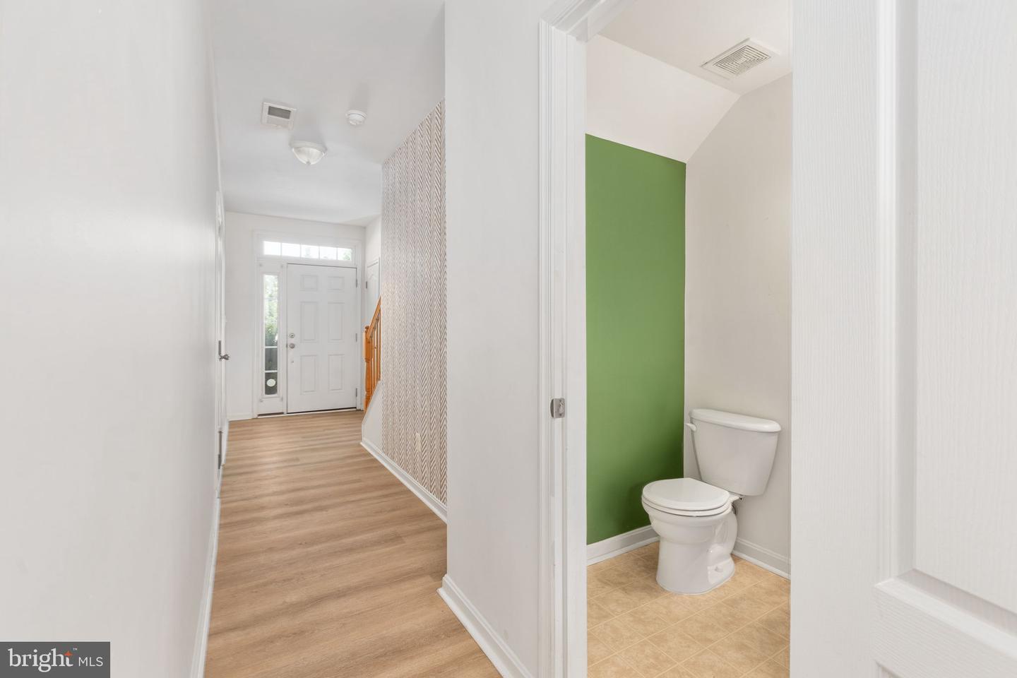 811 Carnaby St Property Photo 10