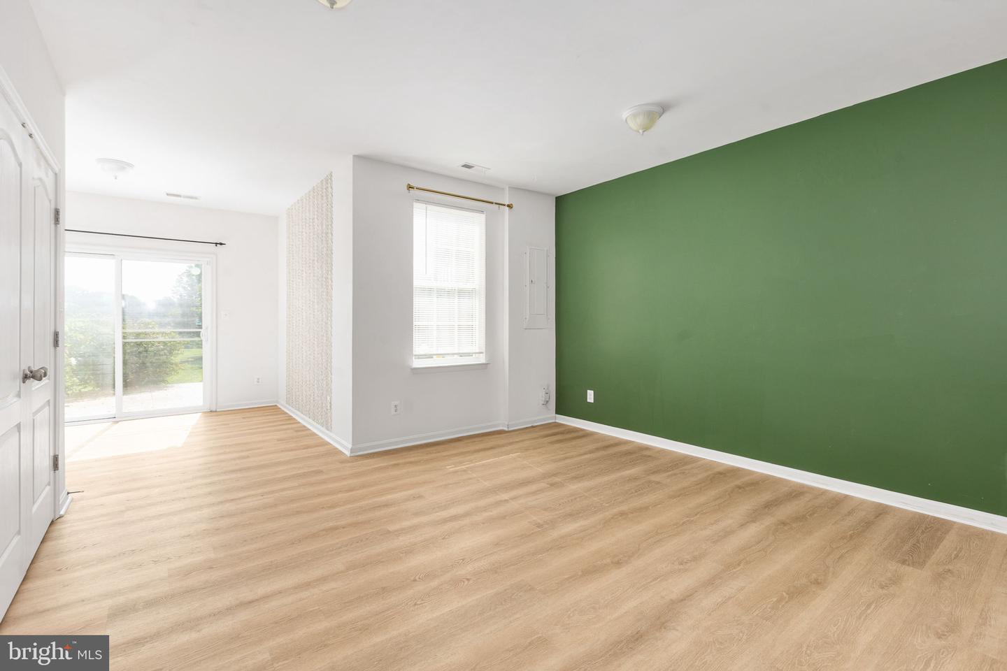 811 Carnaby St Property Photo 11