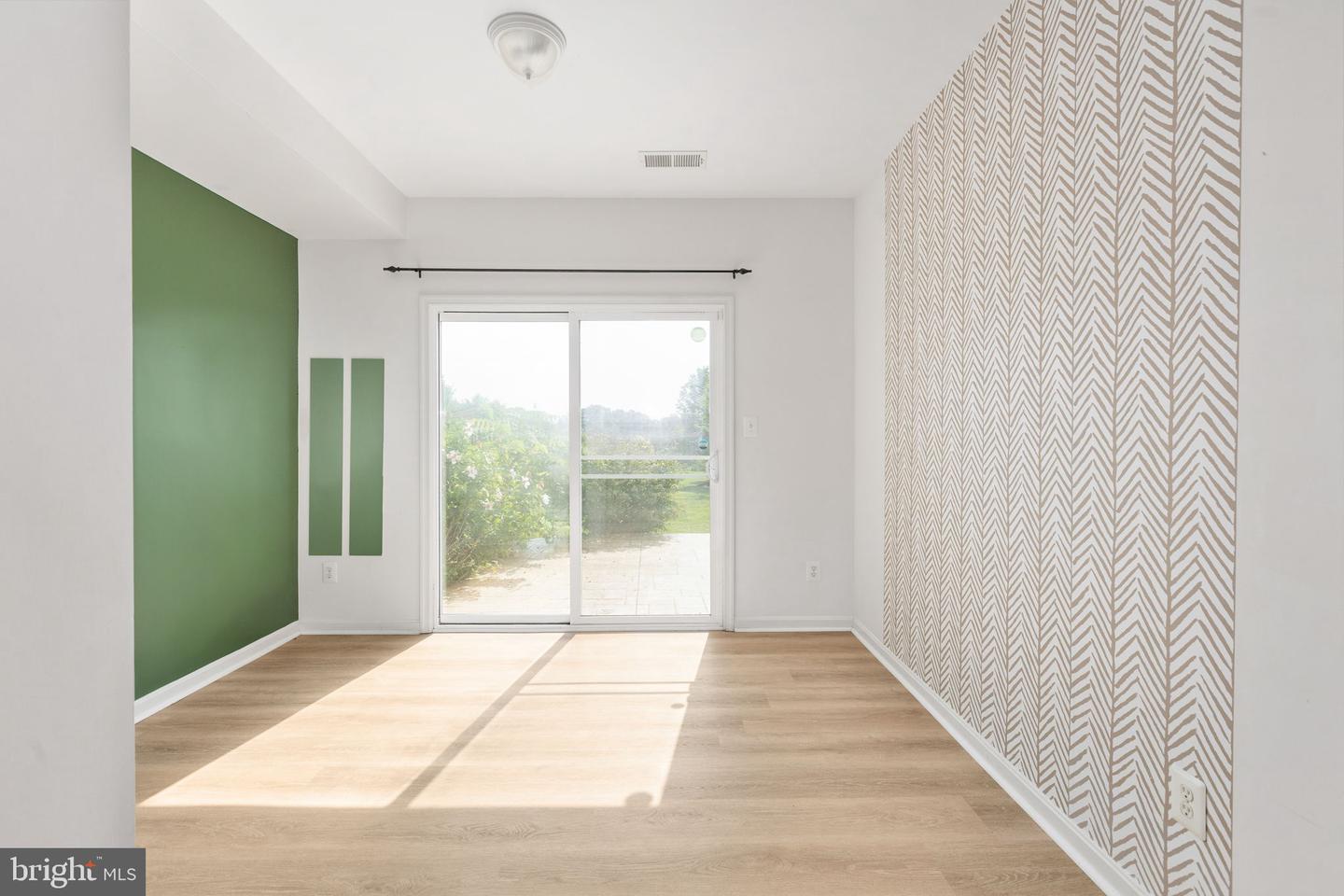 811 Carnaby St Property Photo 13