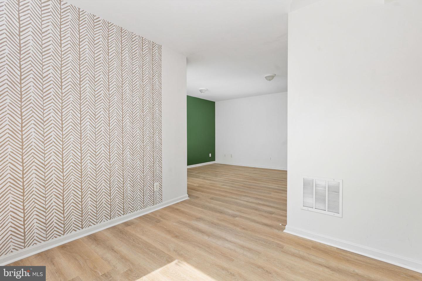 811 Carnaby St Property Photo 14