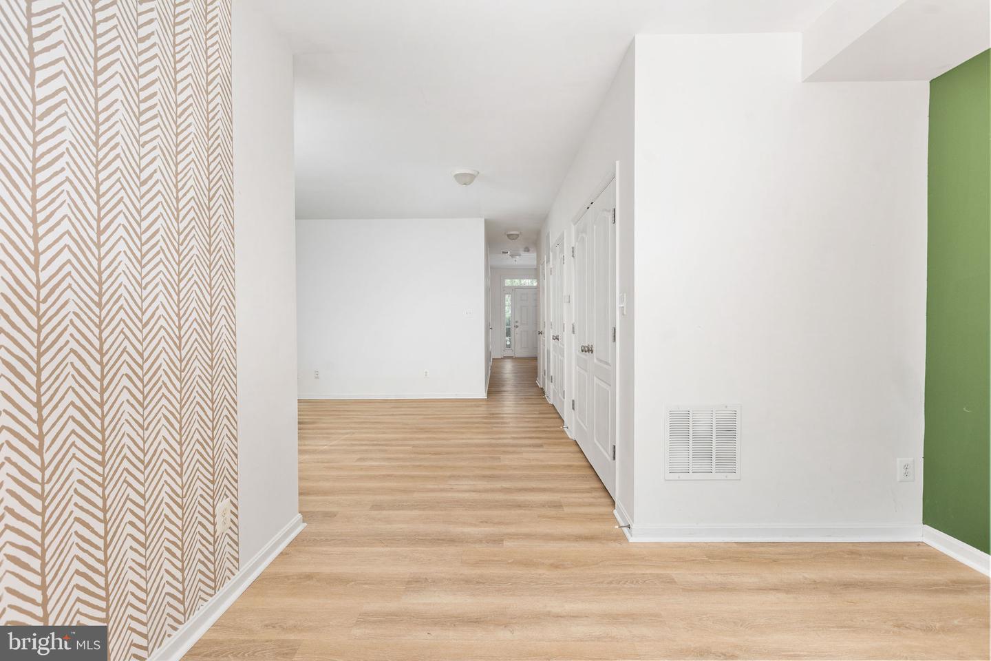 811 Carnaby St Property Photo 15