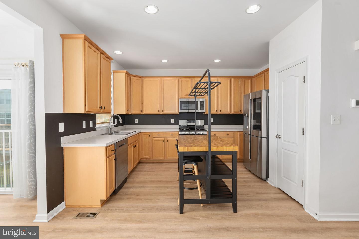 811 Carnaby St Property Photo 17