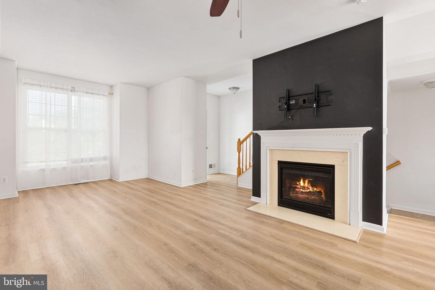 811 Carnaby St Property Photo 24
