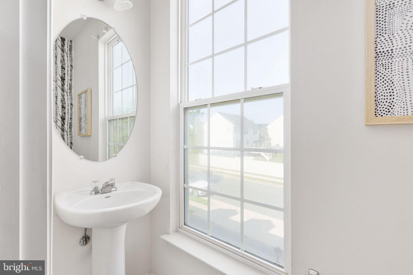 811 Carnaby St Property Photo 26