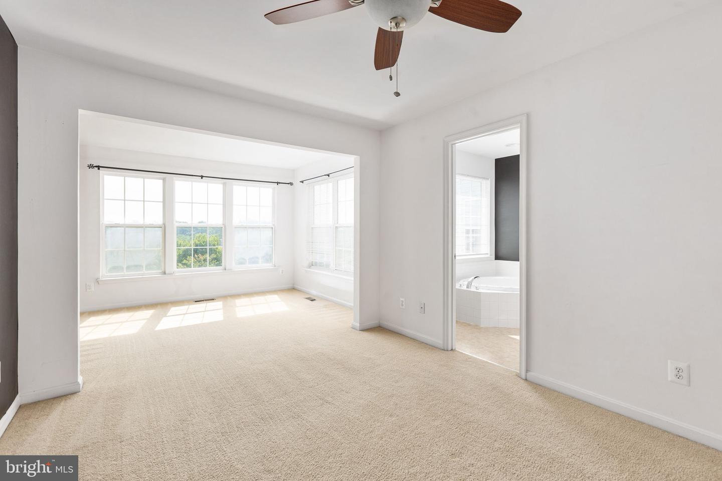 811 Carnaby St Property Photo 28