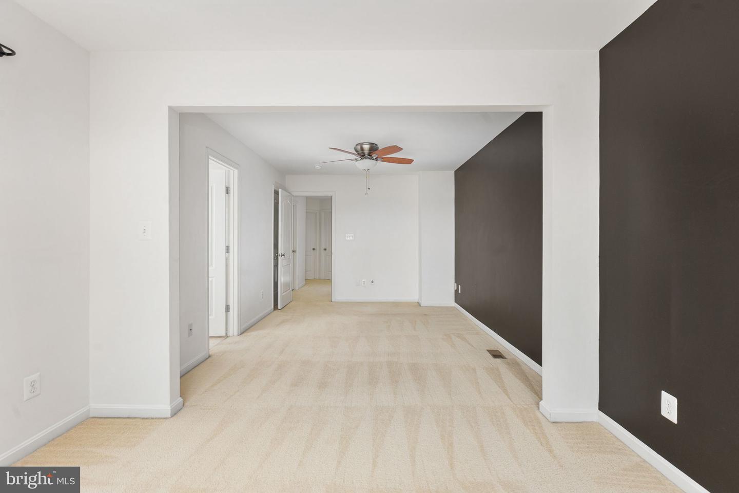 811 Carnaby St Property Photo 30
