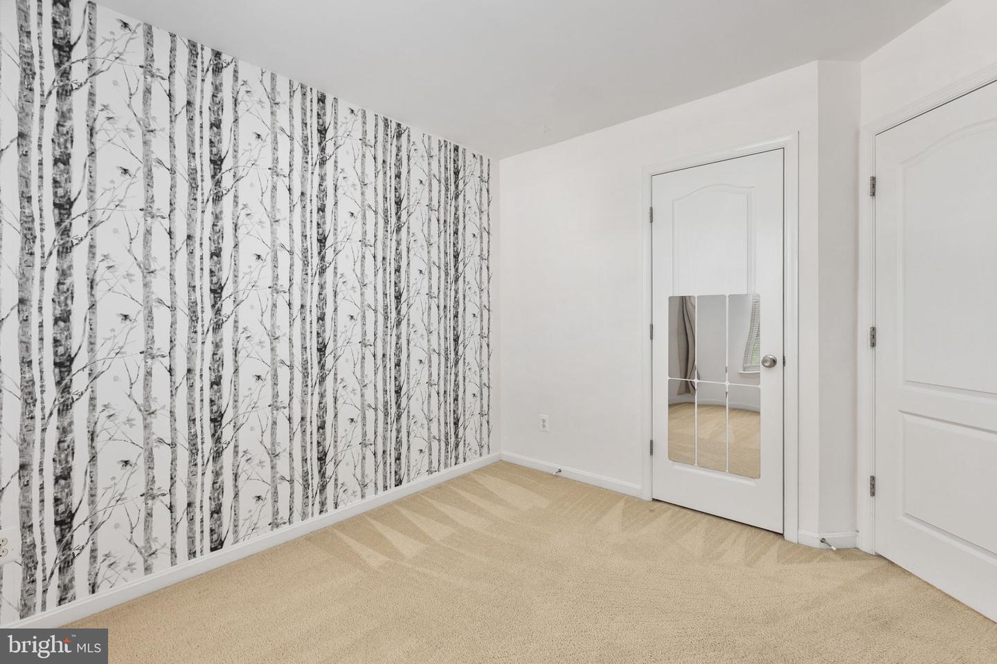 811 Carnaby St Property Photo 36