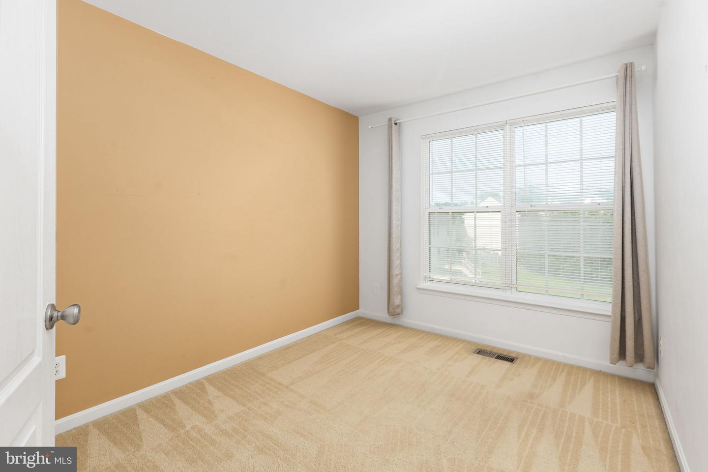811 Carnaby St Property Photo 37