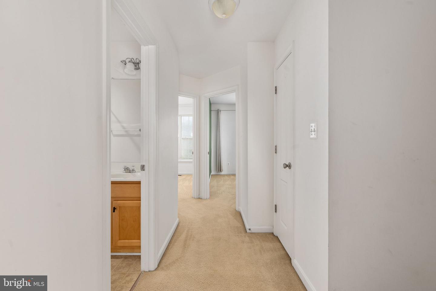 811 Carnaby St Property Photo 38