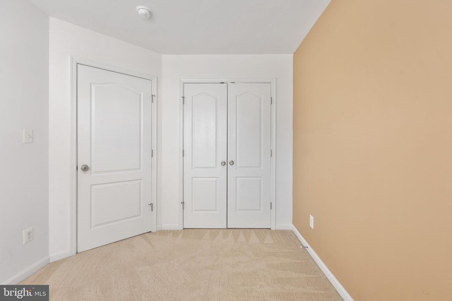 811 Carnaby St Property Photo 39