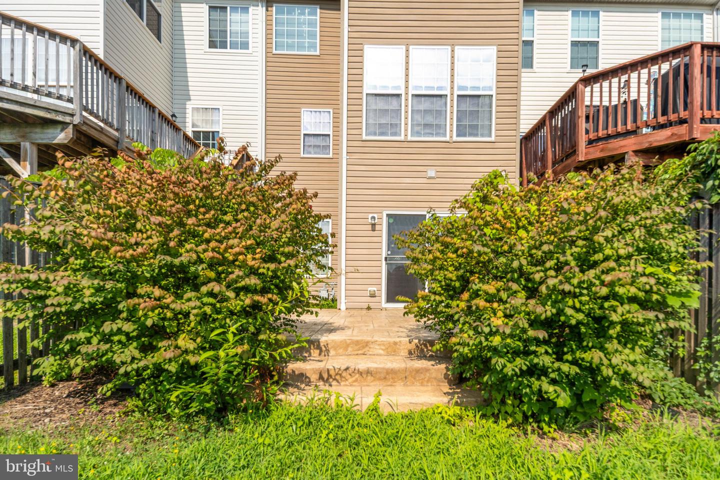 811 Carnaby St Property Photo 47