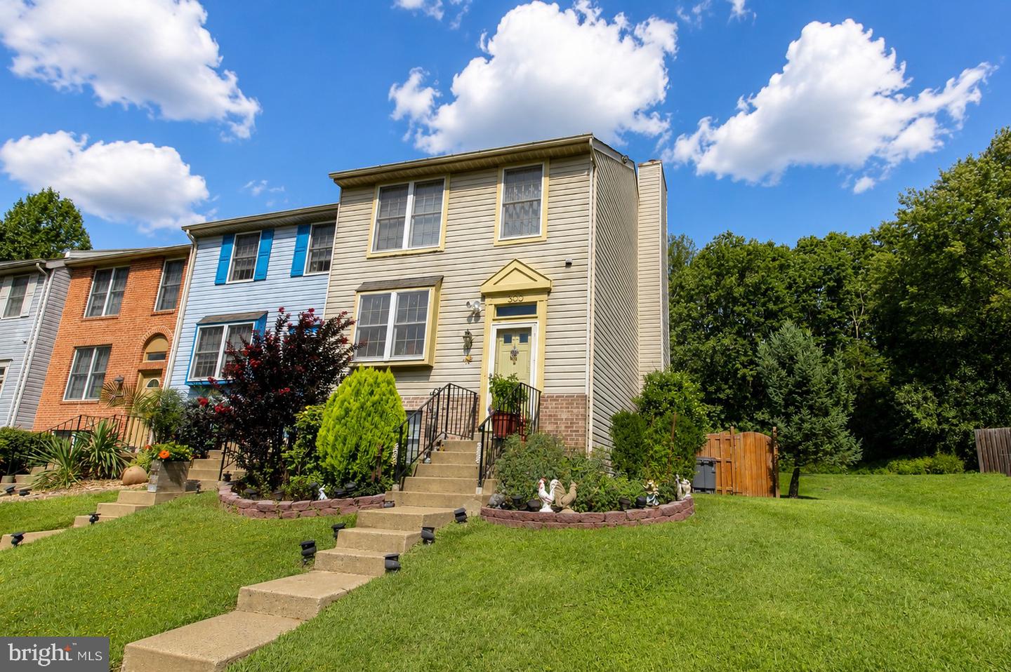 300 BARKSDALE PL Property Photo 1