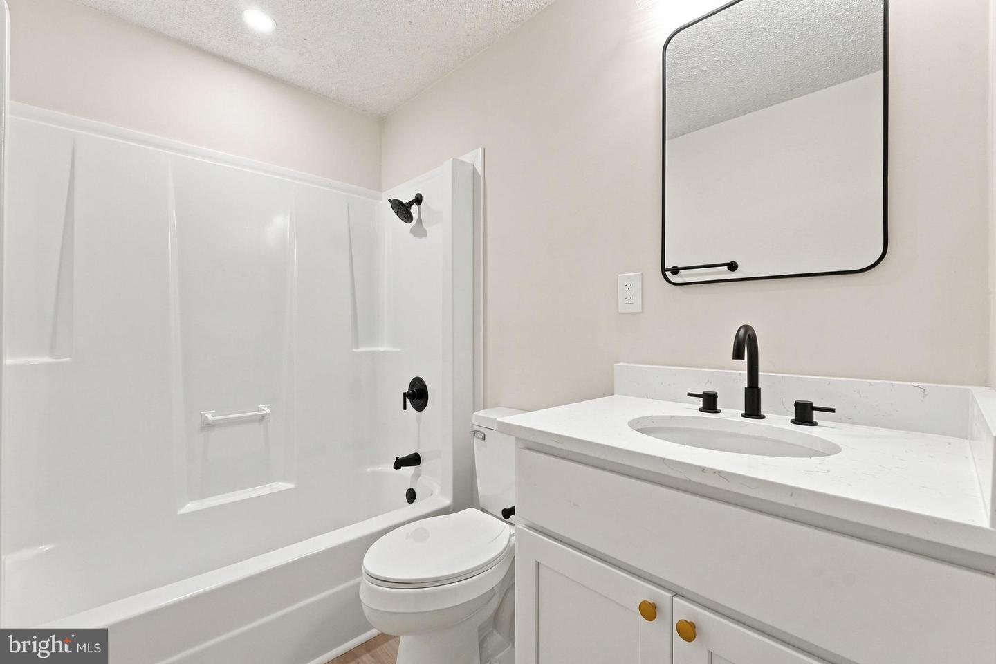 636 Holly Corner Rd Property Photo 3