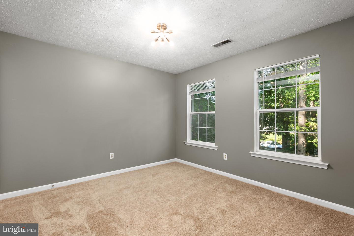 15 Twin Lake Ct Property Photo 27