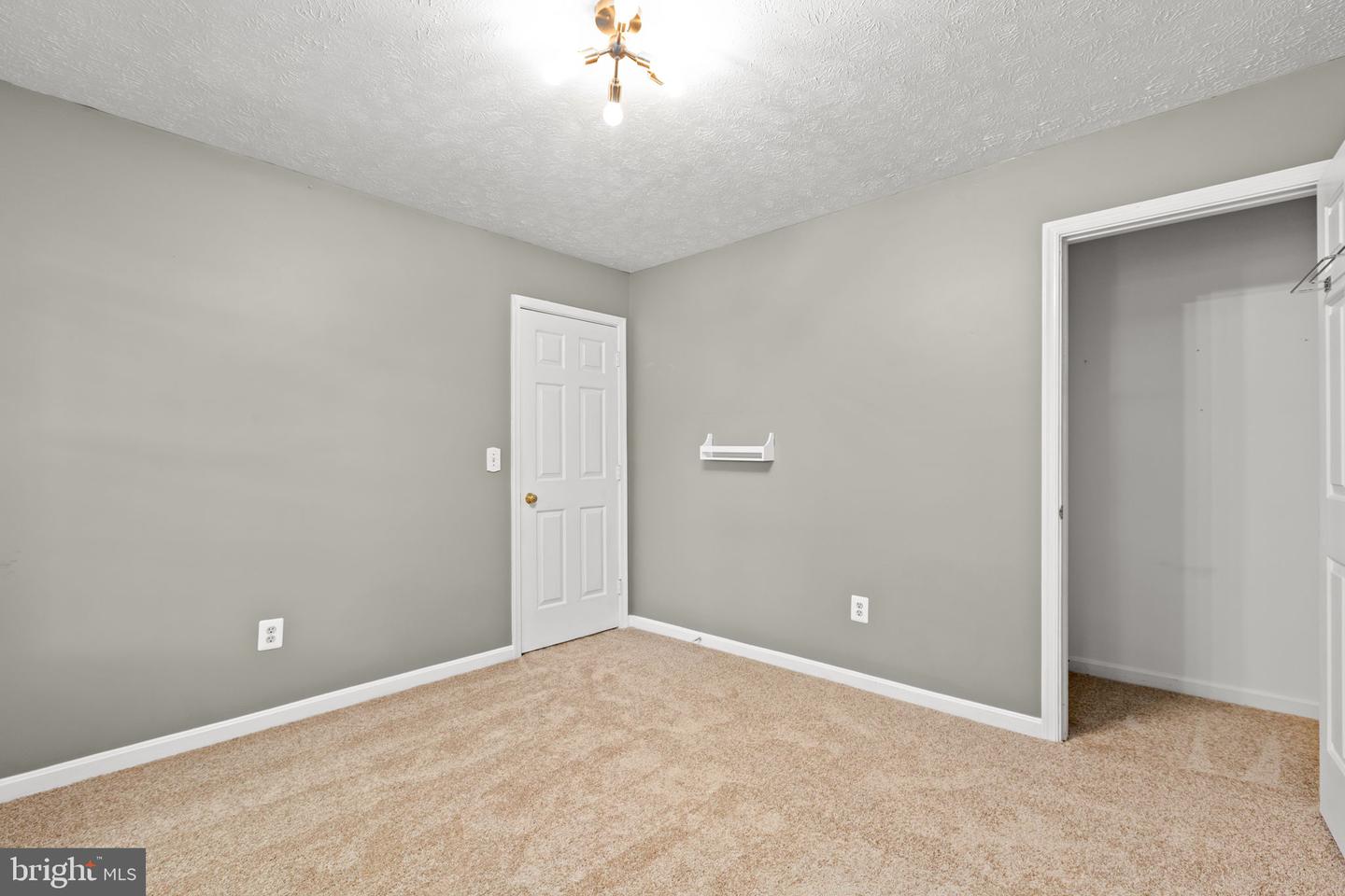 15 Twin Lake Ct Property Photo 28