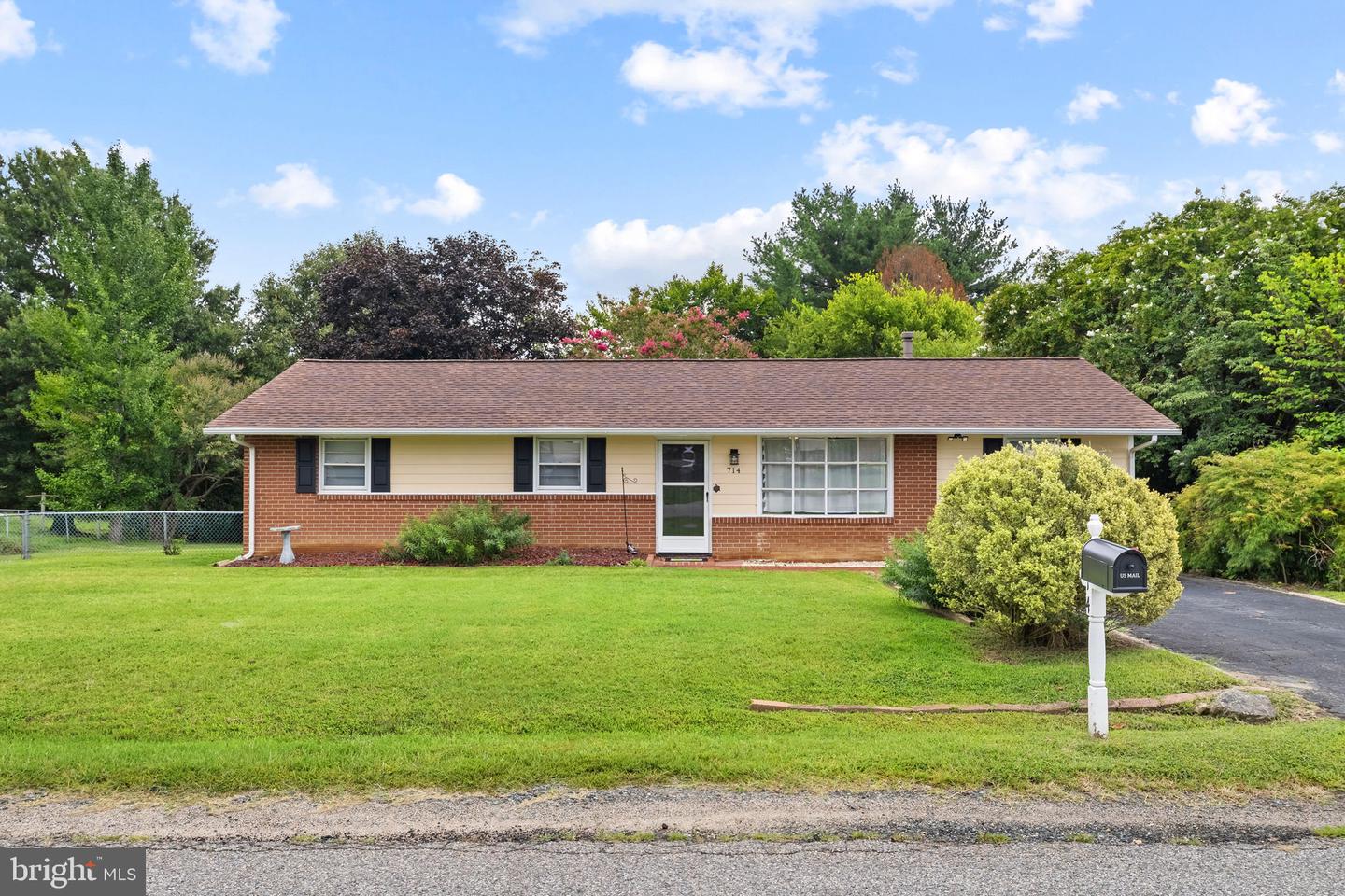 714 Culpeper St Property Photo 1