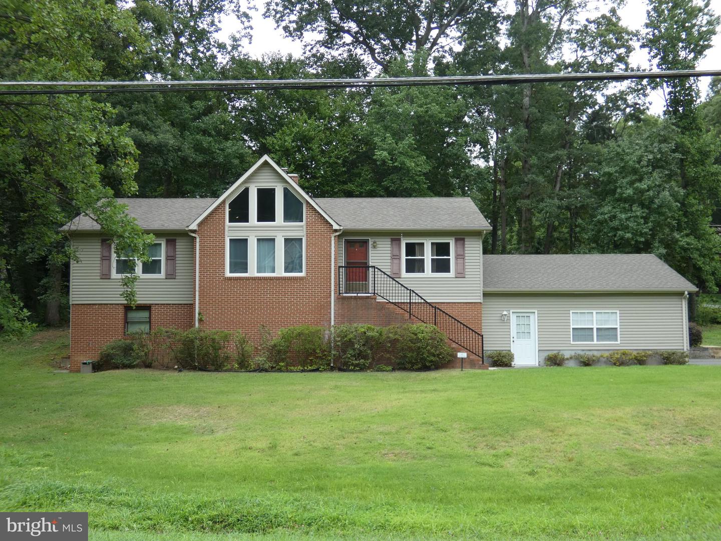 1000 Columbus Dr Property Photo 1