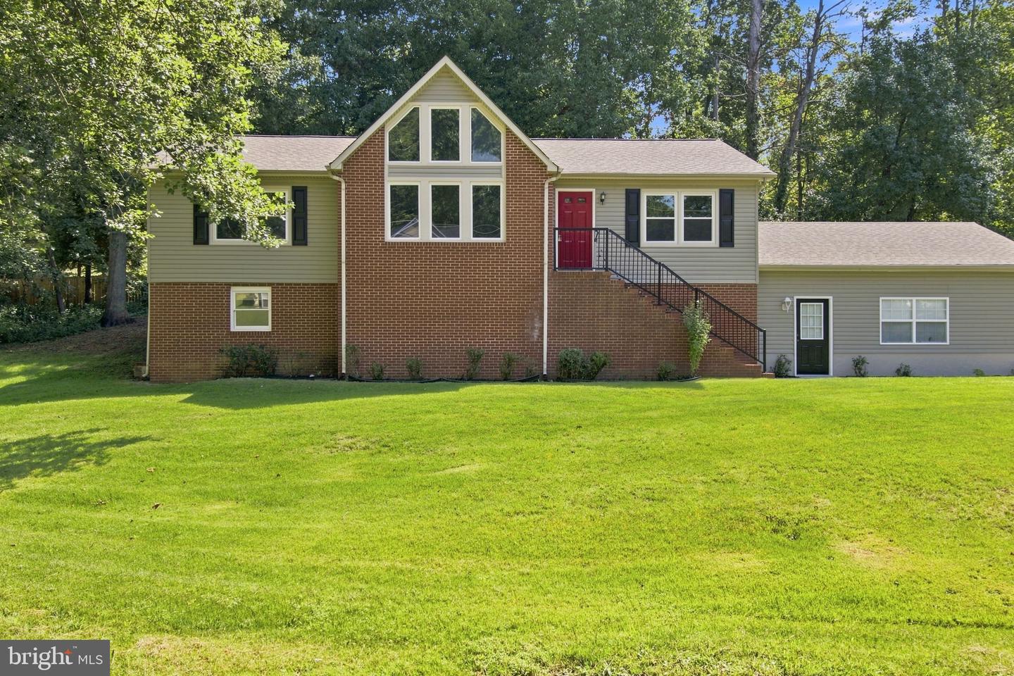 1000 COLUMBUS DR Property Photo 1