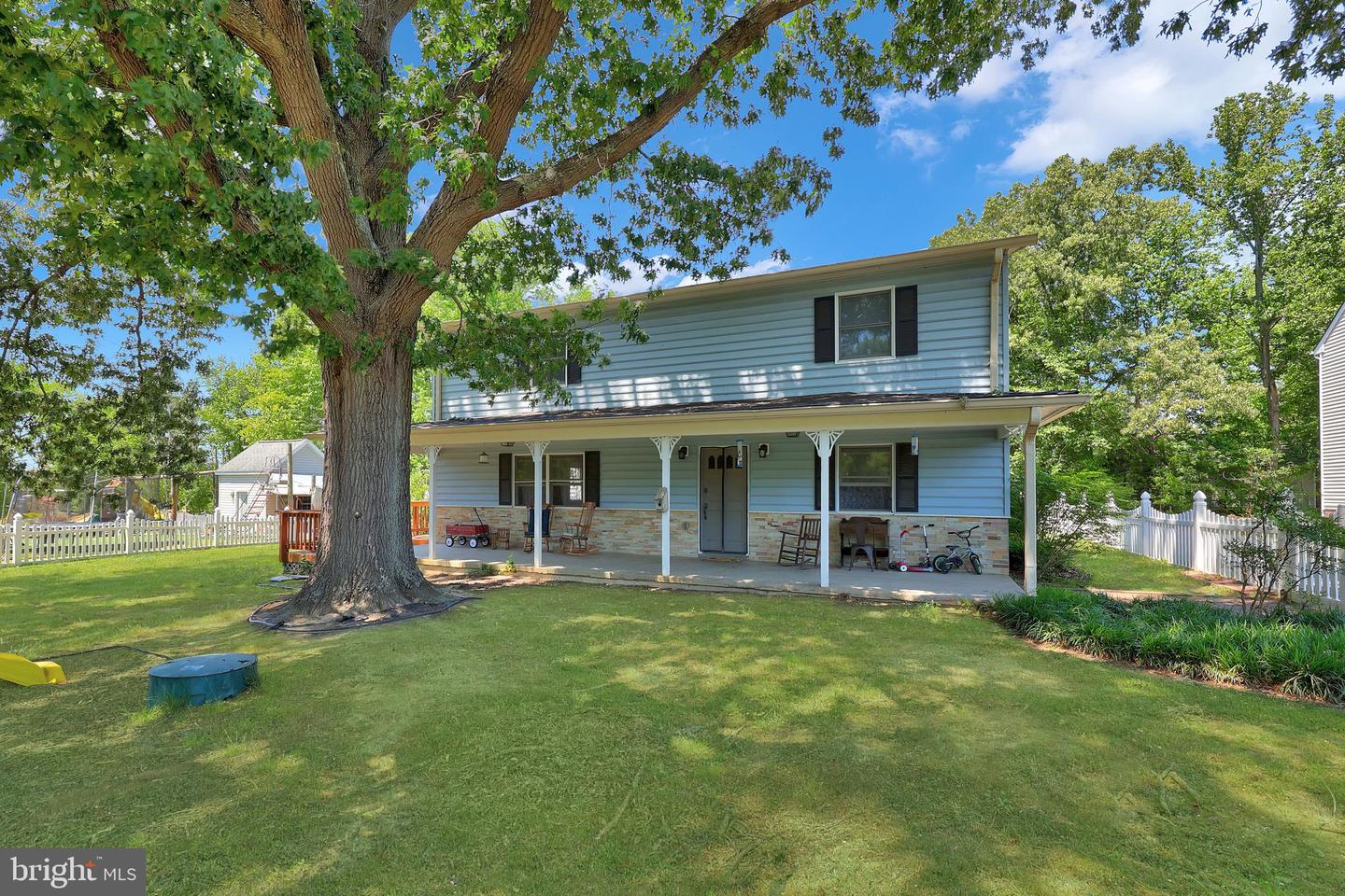 22 SANDY LN