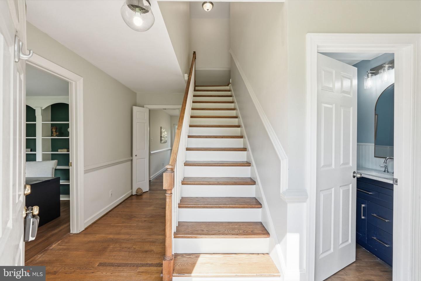4 Wall Property Photo 8