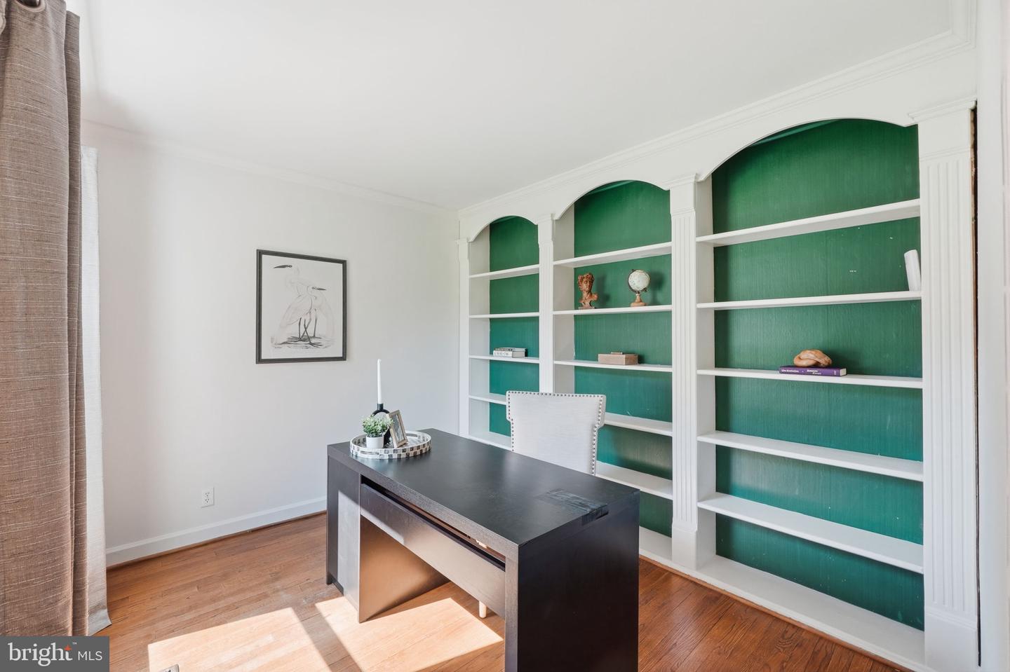 4 Wall Property Photo 9