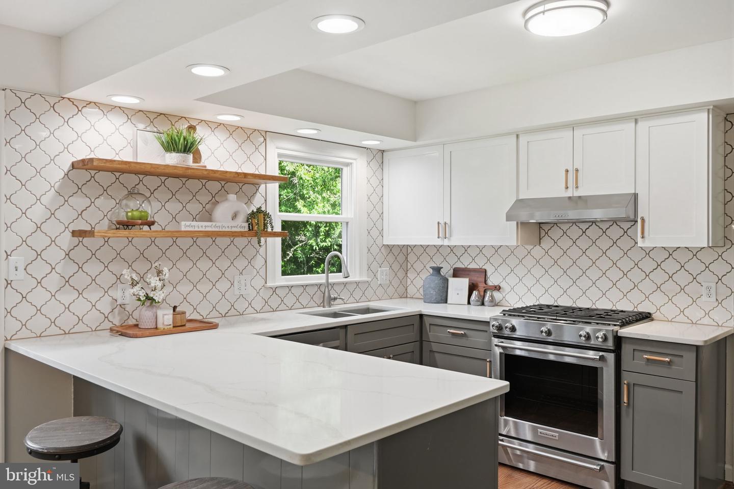 4 Wall Property Photo 15