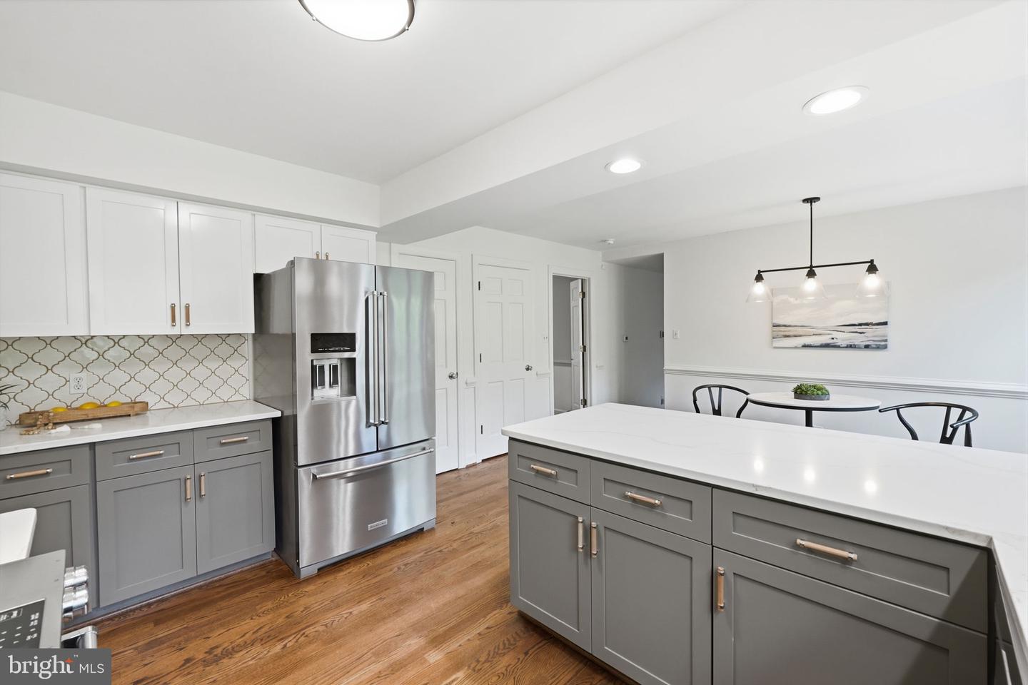 4 Wall Property Photo 16