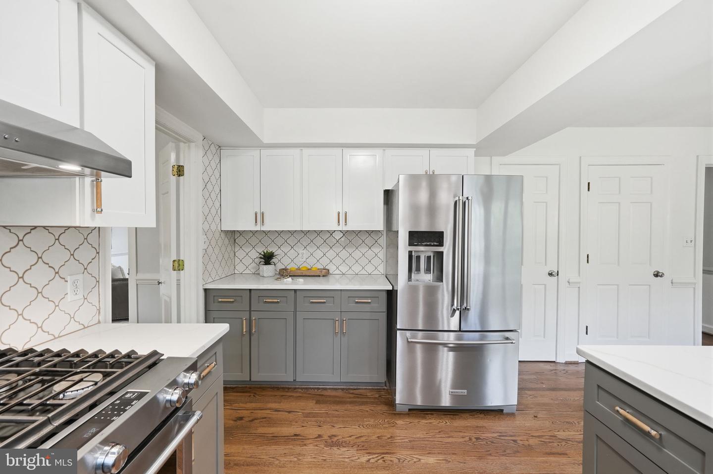 4 Wall Property Photo 17