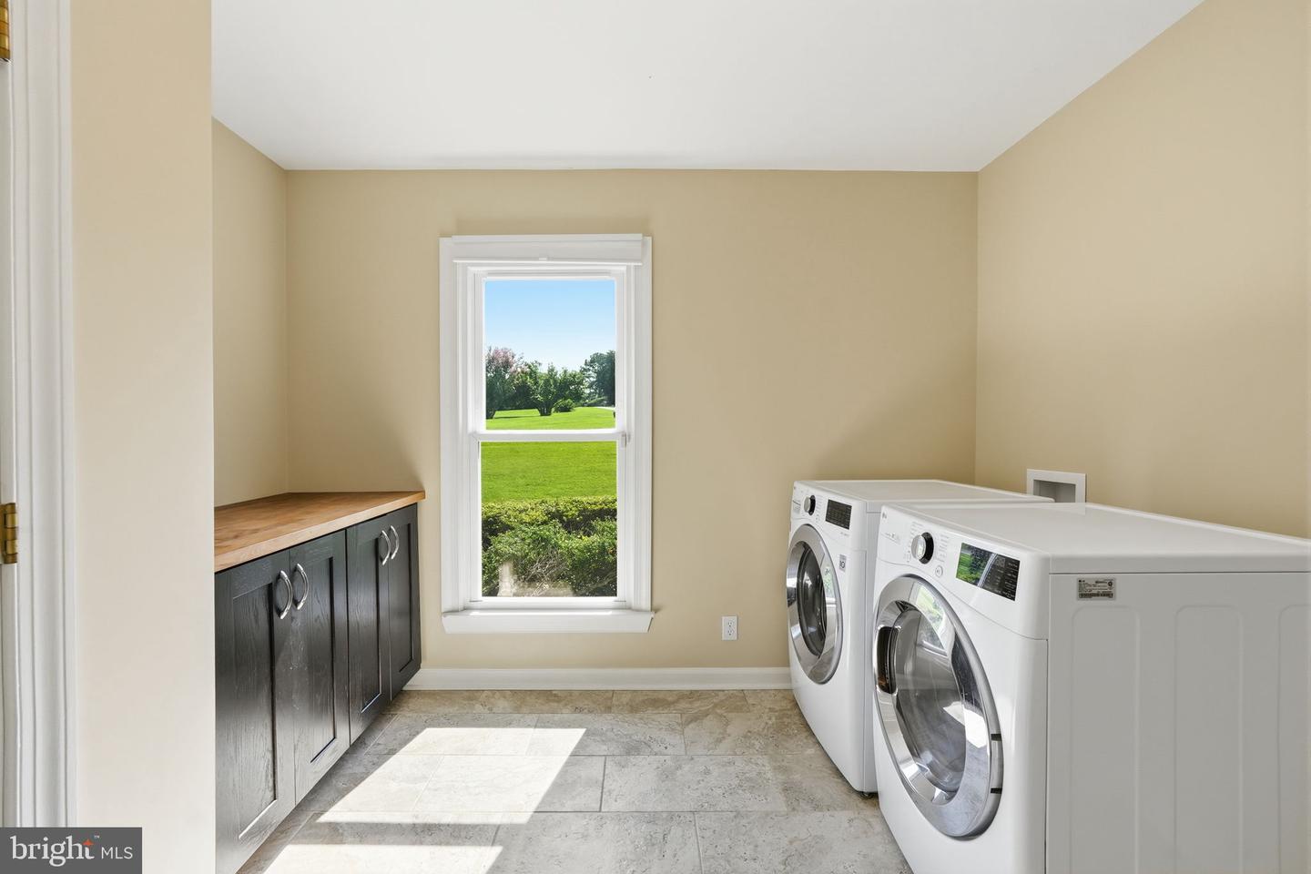 4 Wall Property Photo 26