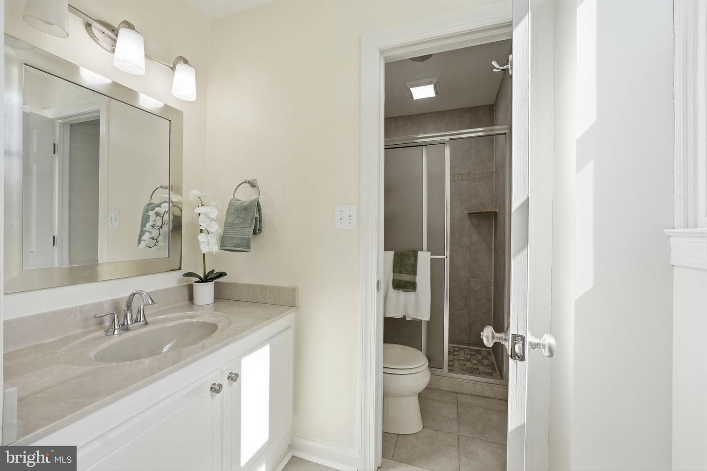 4 Wall Property Photo 31