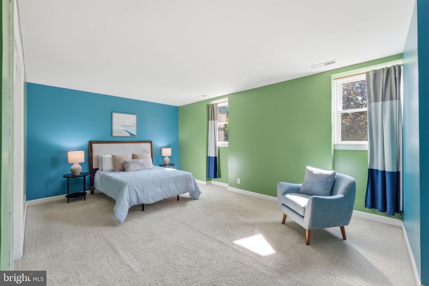 4 Wall Property Photo 33