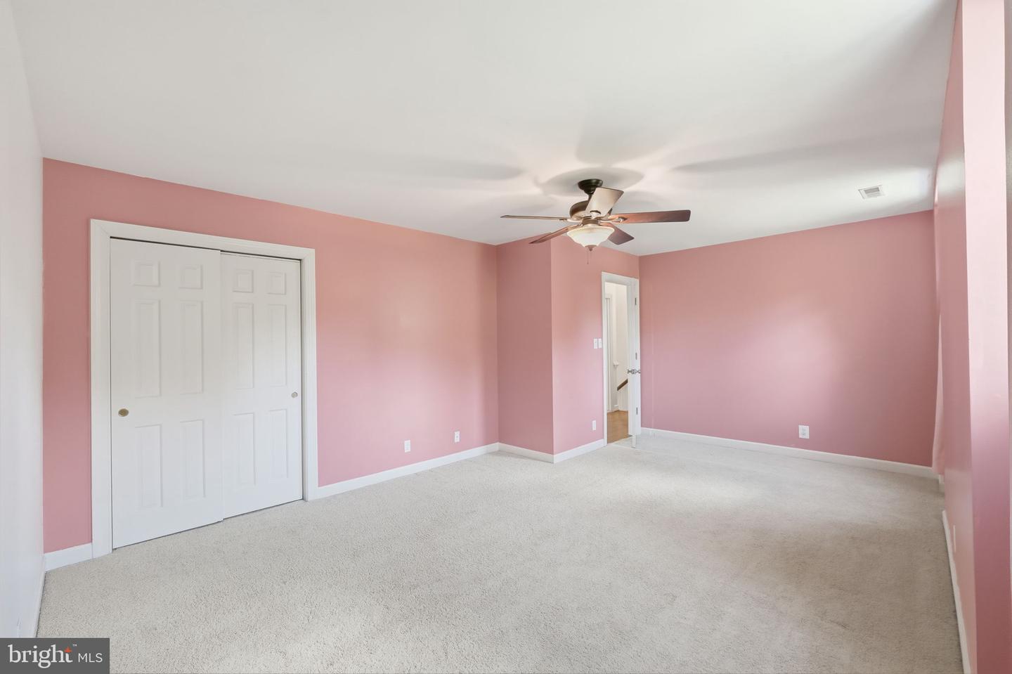 4 Wall Property Photo 34