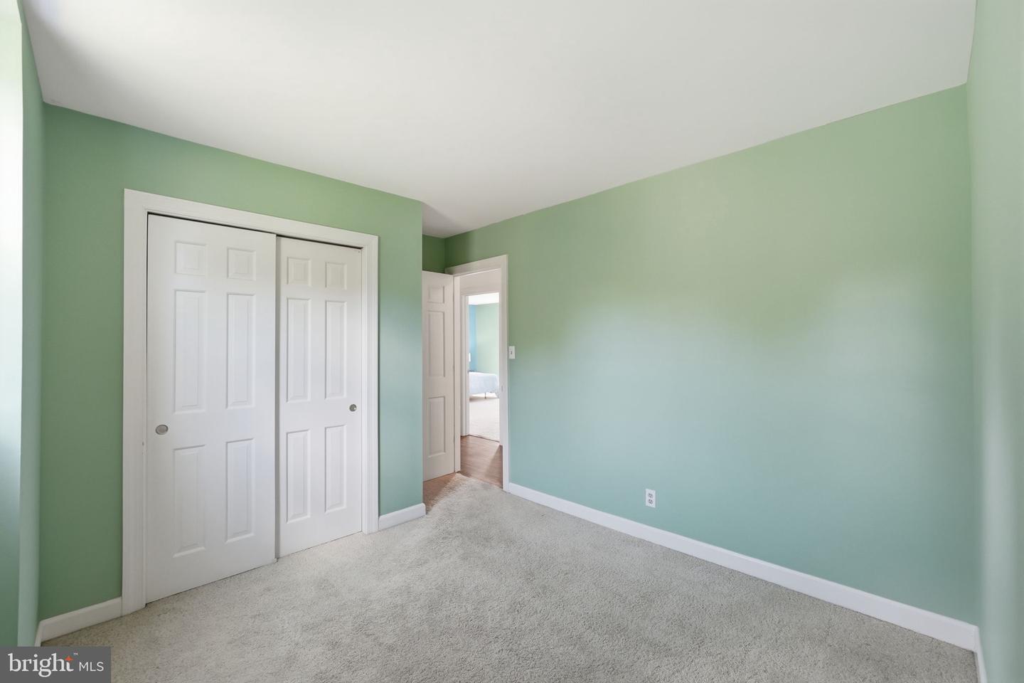 4 Wall Property Photo 36