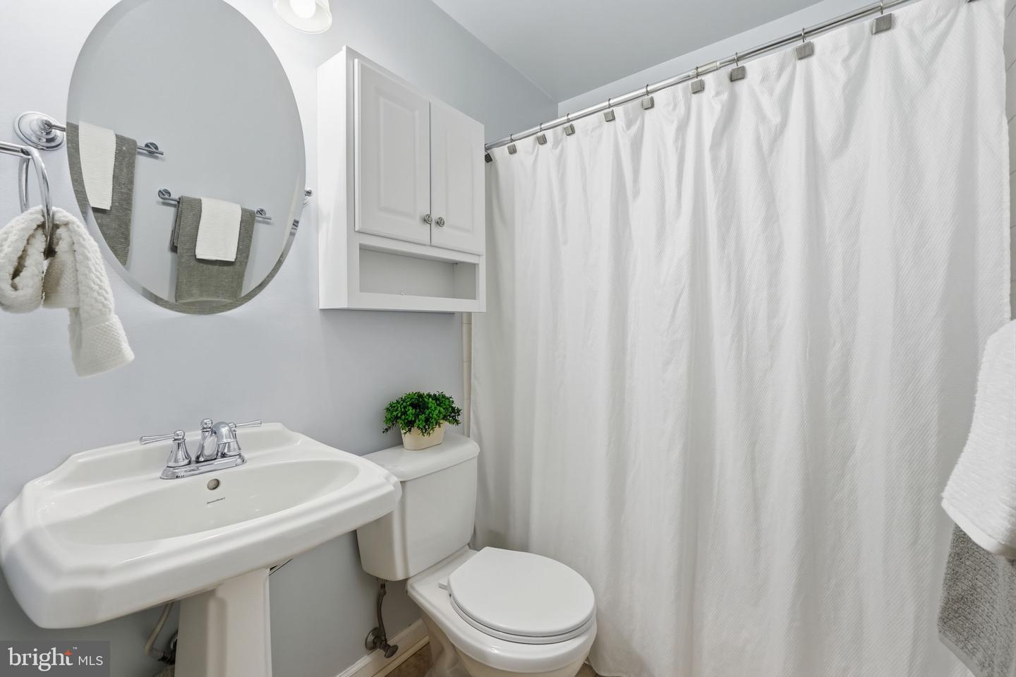 4 Wall Property Photo 38