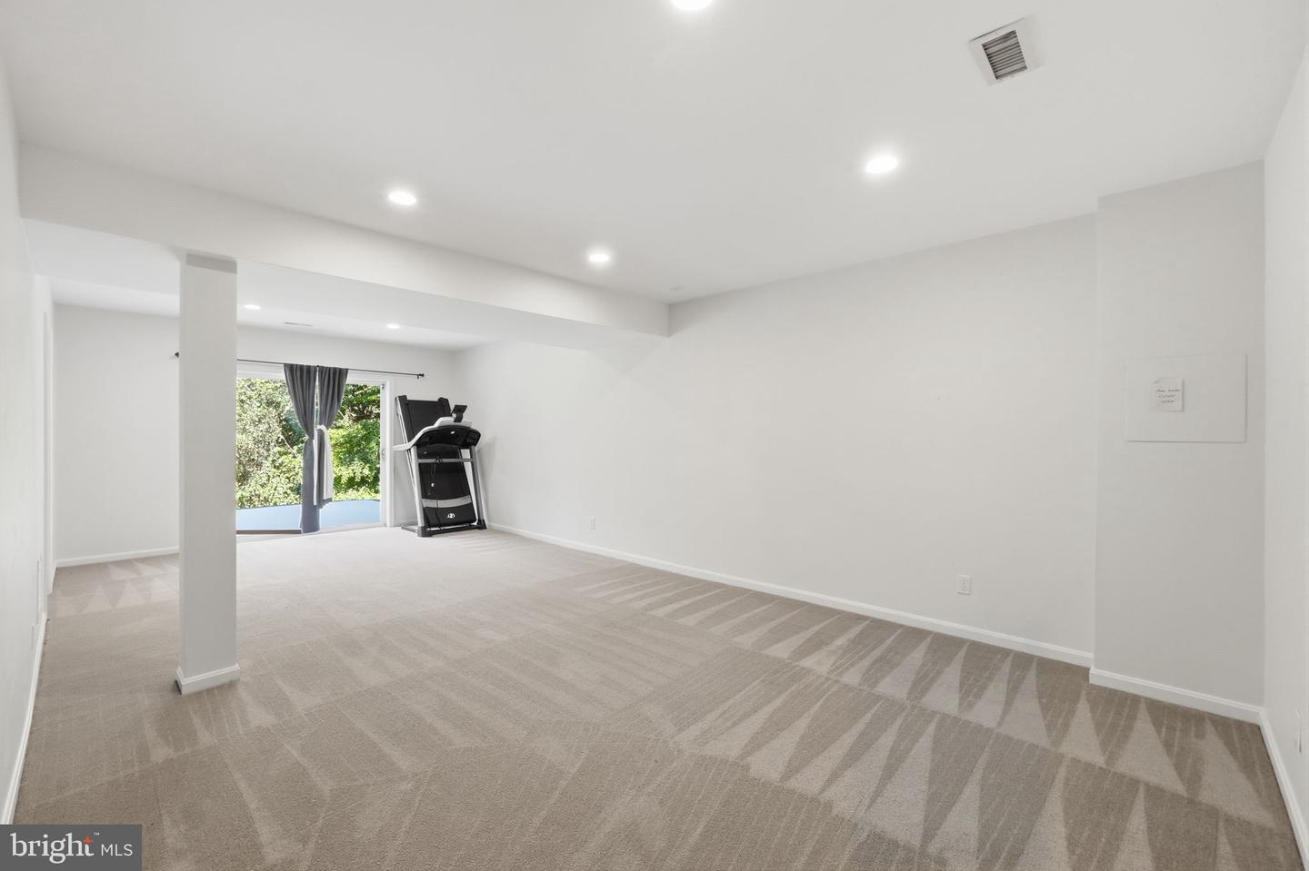 4 Wall Property Photo 39